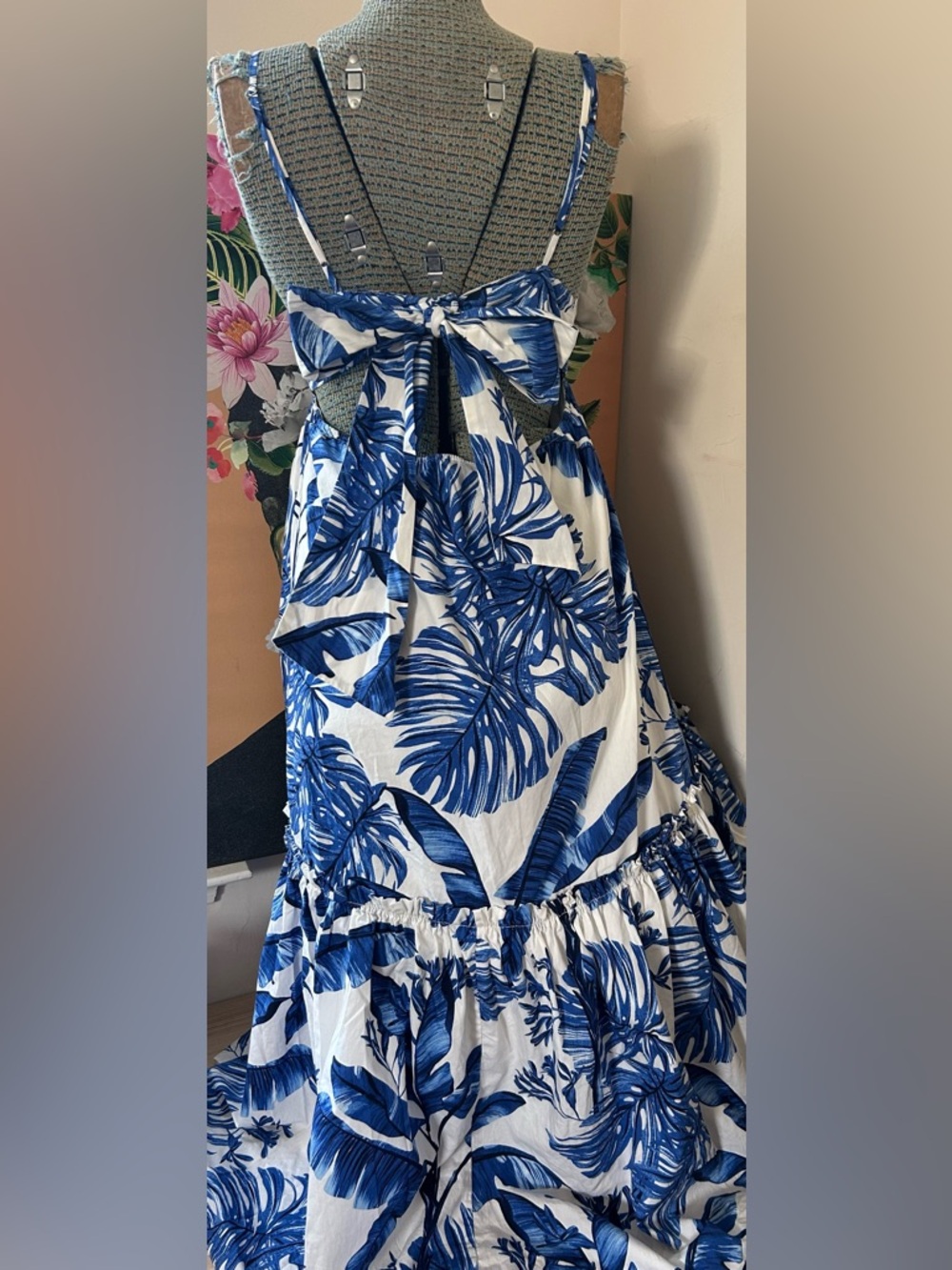 BCBG PALM CABO BLU MAXI DRESS L ADJUSTABLE STRAPS,SMOCKED WAIST,BACK TIE CLOSURE - Picture 5 of 10